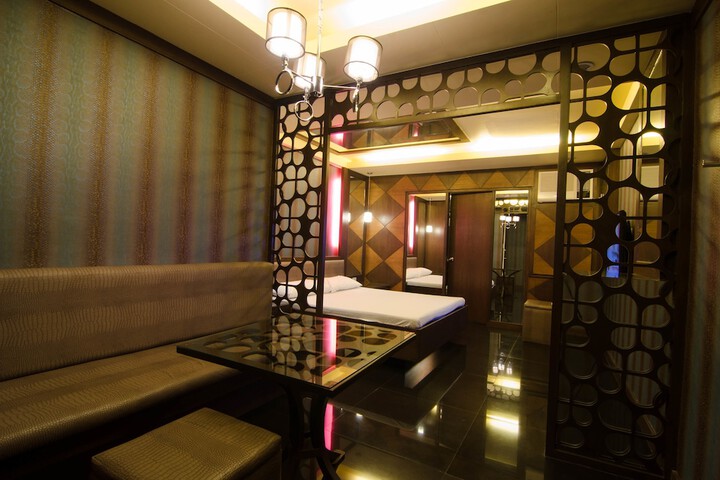 Room 8 of 34