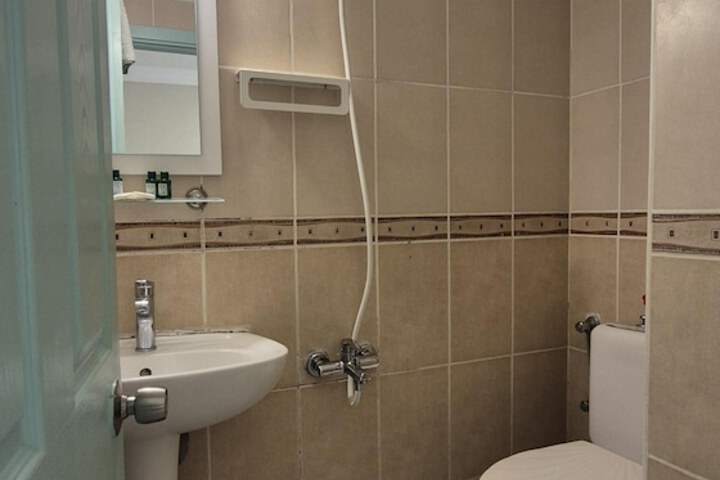 Room 46 of 102