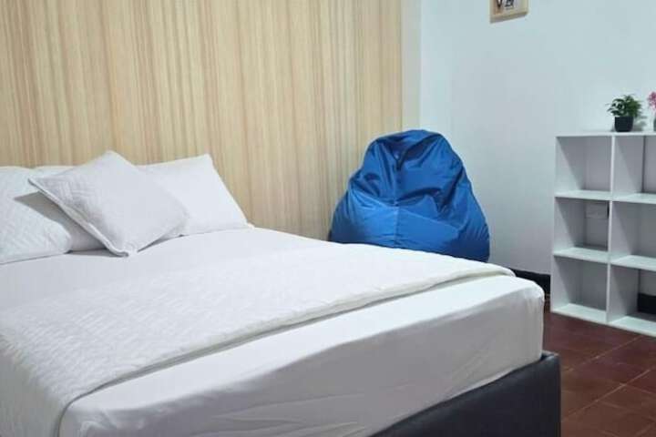 Room 2 of 25