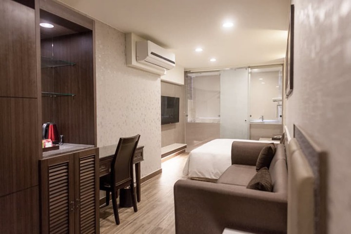 Room 17 of 61