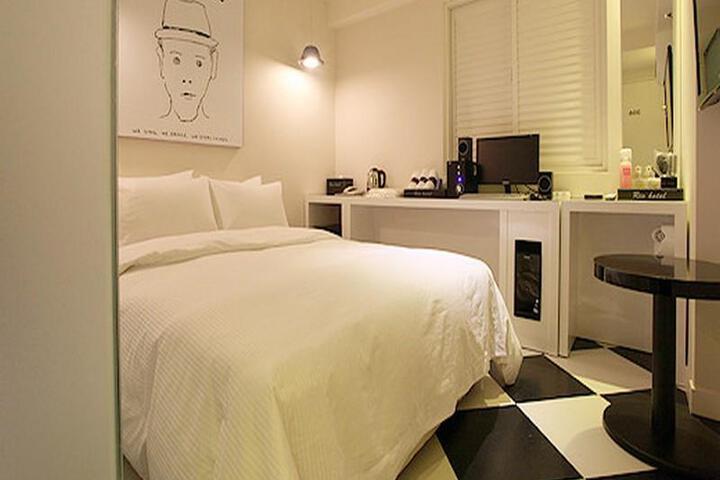 Room 3 of 5