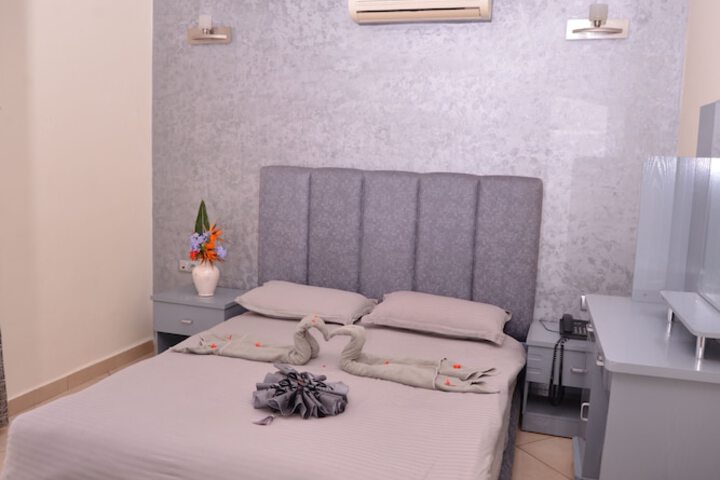 Room 11 of 31