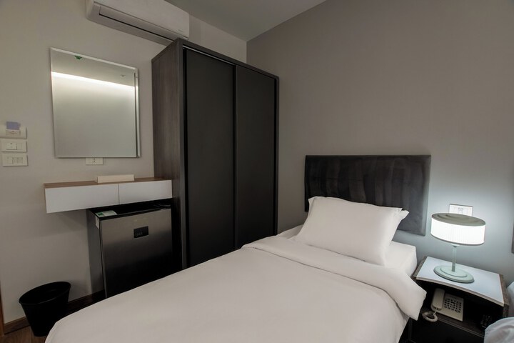 Room 9 of 36
