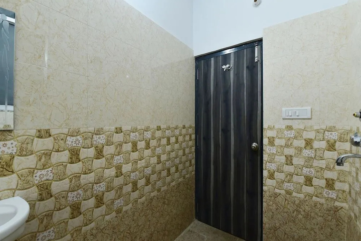 Room 8 of 16