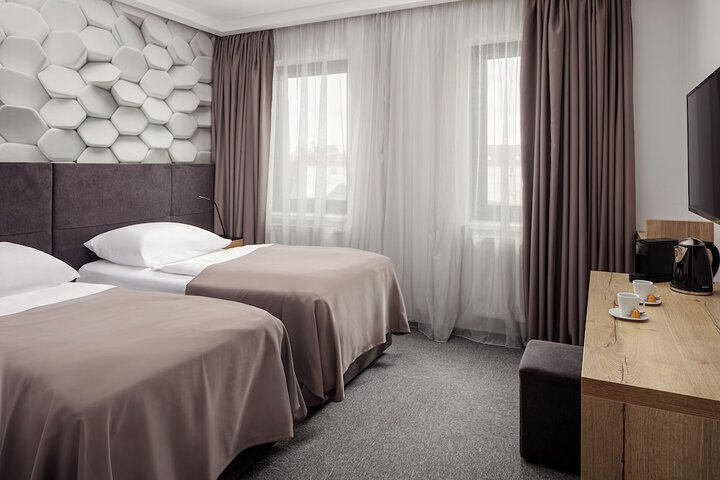 Room 6 of 18