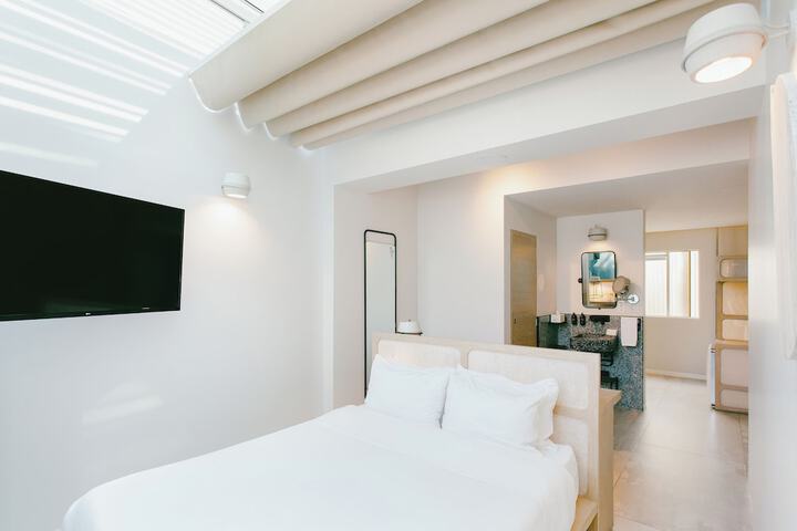 Room 19 of 48