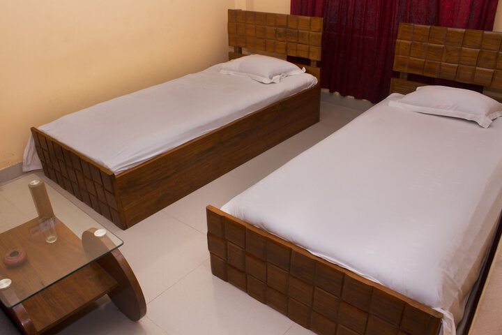 Room 5 of 18