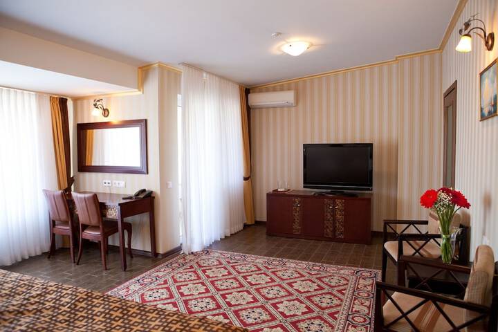 Room 7 of 38