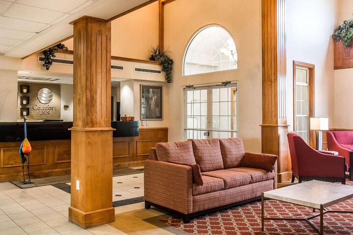 Entrance & Lobby