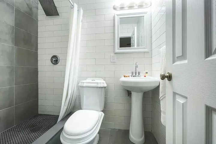 Room 6 of 22