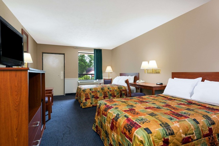 2 Double Beds (5 of 11)