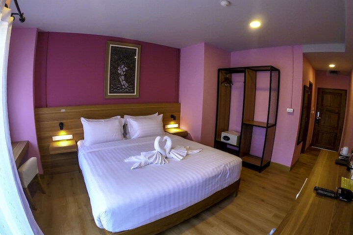 Room 12 of 87