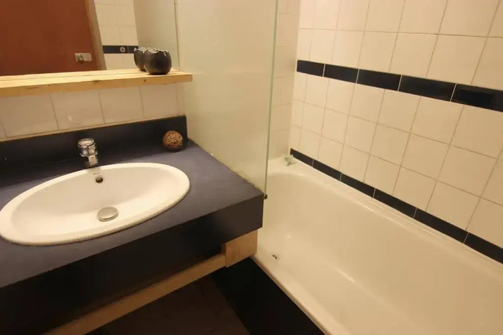 Room 8 of 27