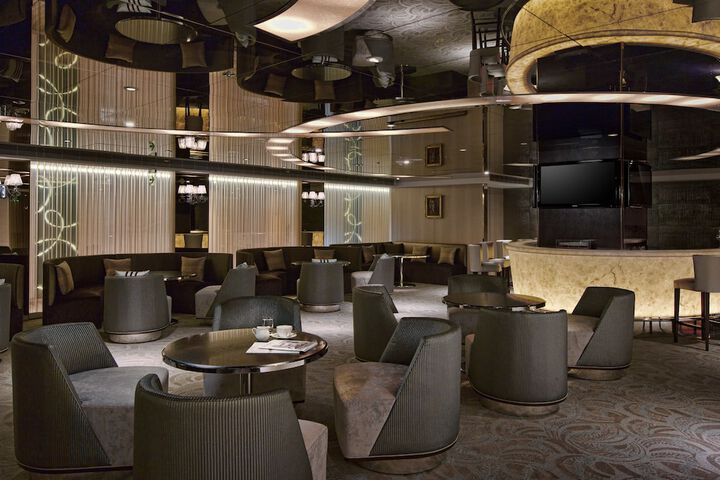 Lounge 86 of 93