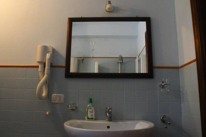 Room 9 of 18