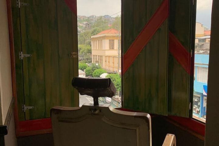 Room 7 of 37