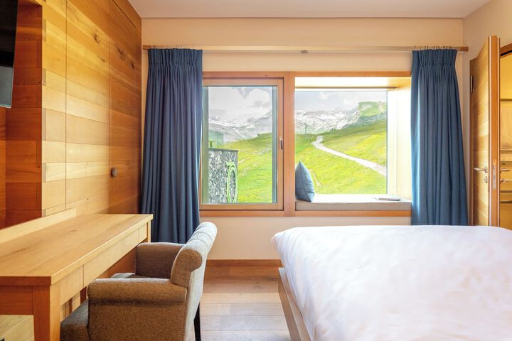 Room 14 of 65