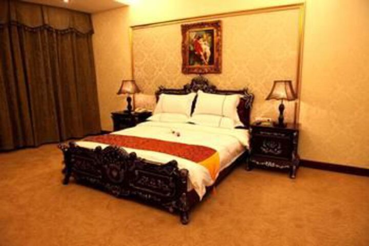 Room 32 of 68