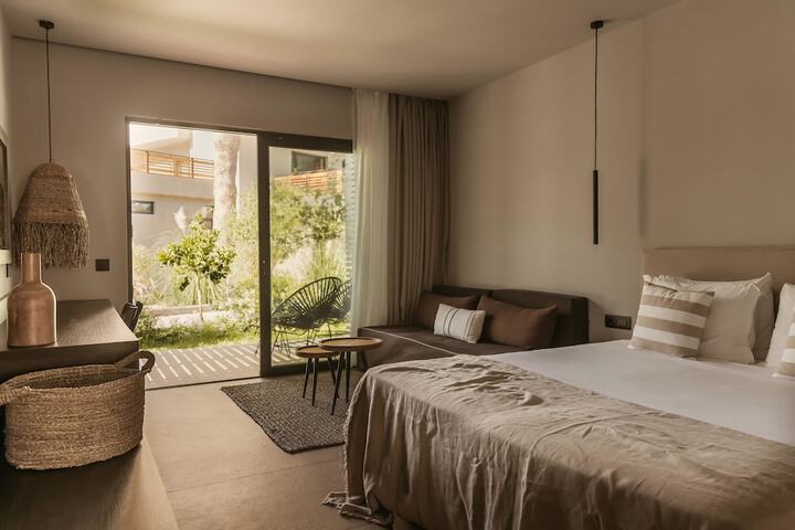 Room 16 of 221
