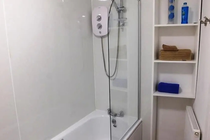 Room 10 of 16