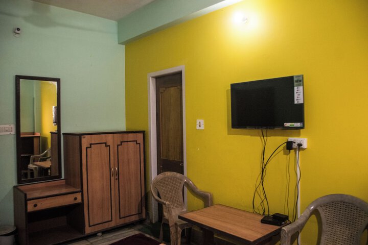 Room 2 of 10