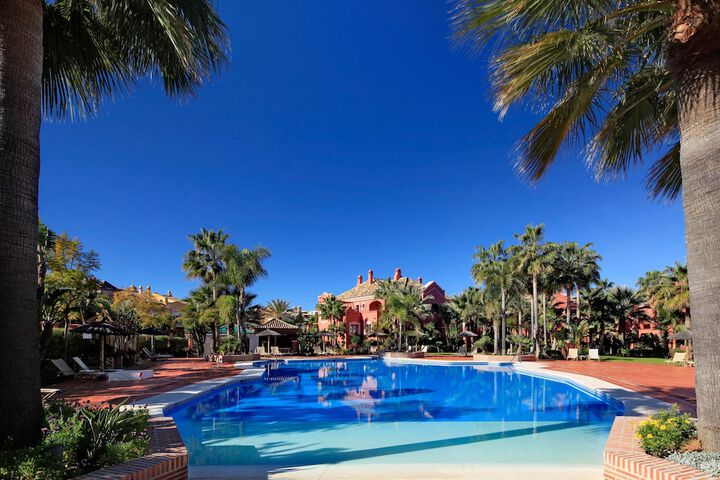 Hotel with Pool