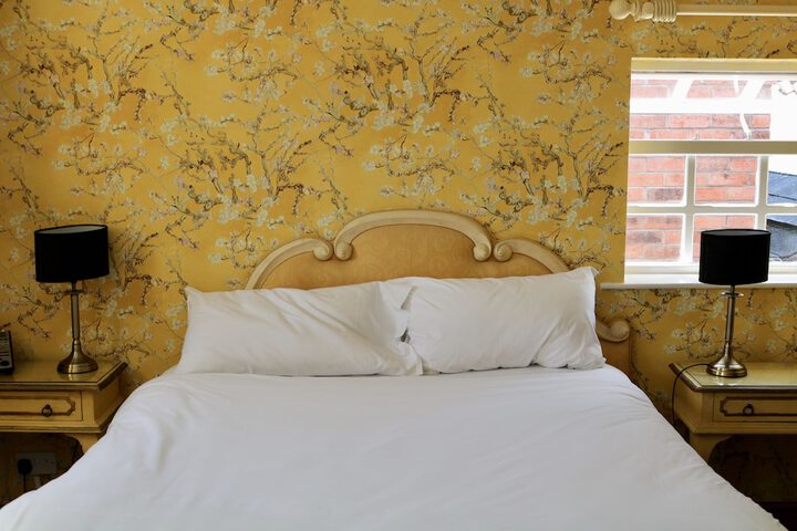 Room 10 of 32