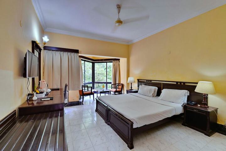 Room 6 of 25