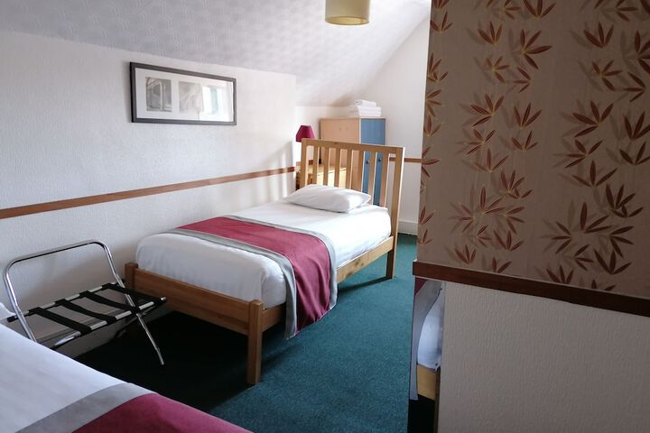 Room 33 of 64