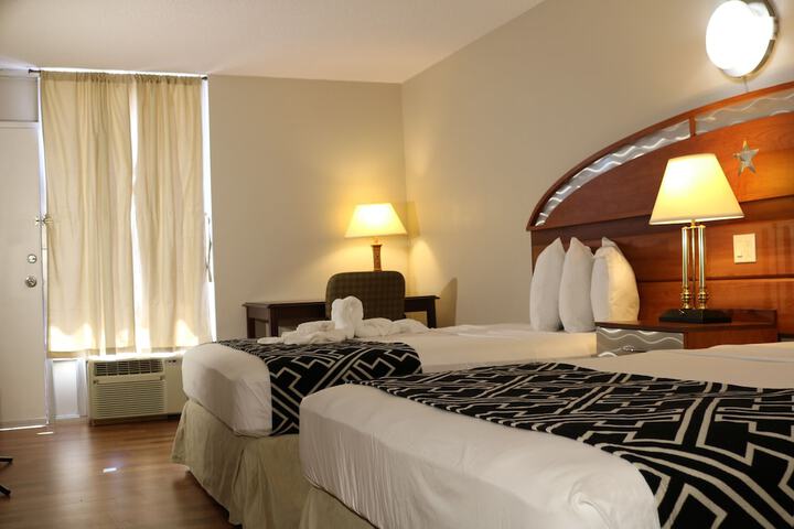 2 Queen Beds (8 of 21)