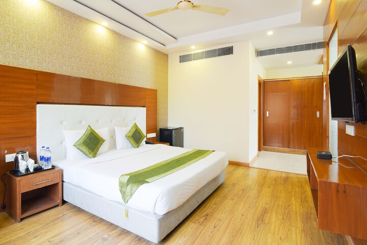 Room 12 of 25