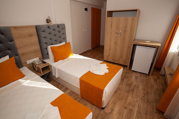 Room 12 of 25