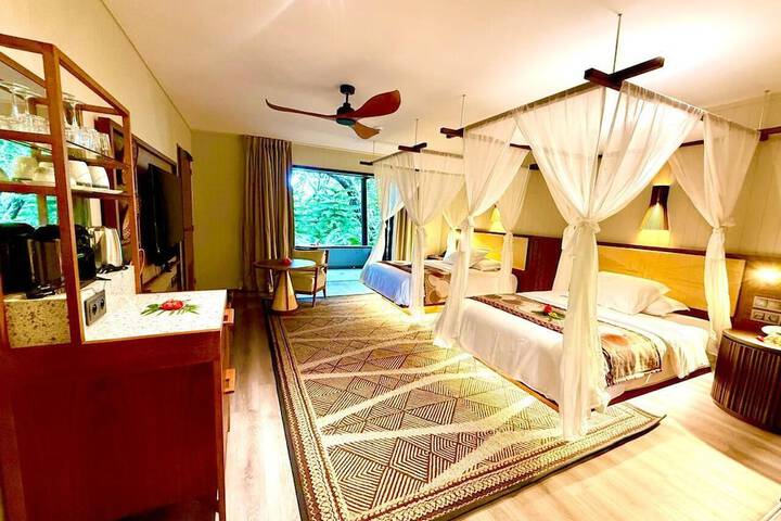 Room 2 of 12