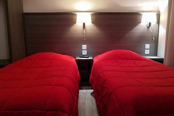 Room 28 of 40