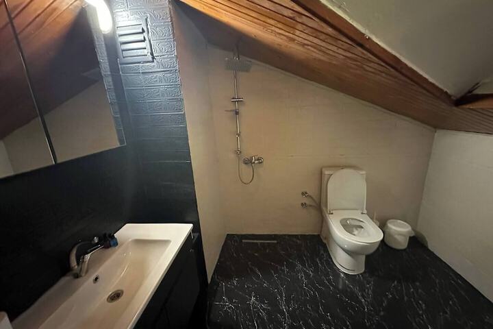 Room 93 of 104