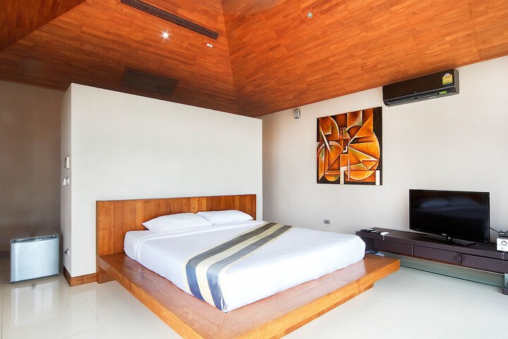 Room 8 of 26