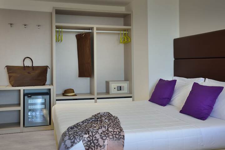 Room 8 of 34