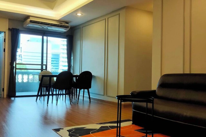 Room 102 of 186