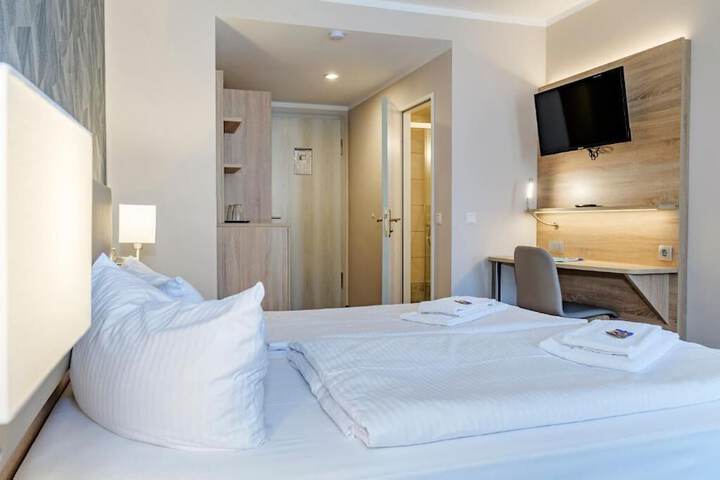 Room 2 of 31