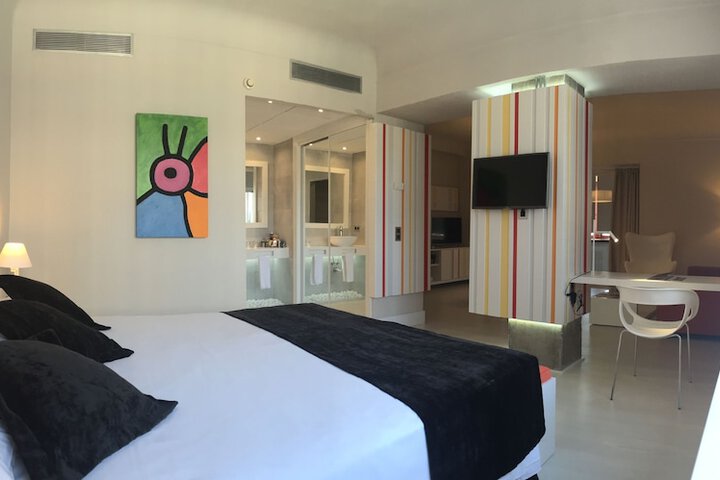 Room 4 of 73