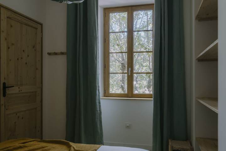 Room 52 of 495