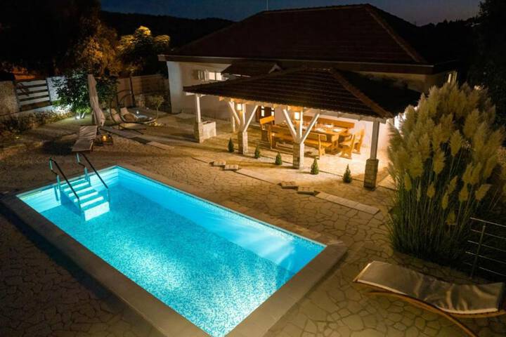 Pool 27 of 41