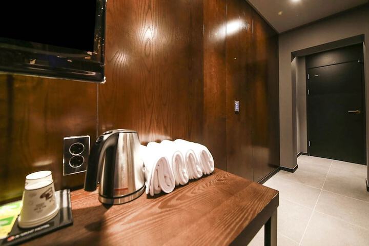 Room 19 of 25