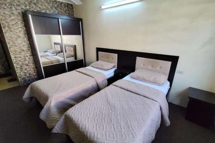 Room 21 of 34