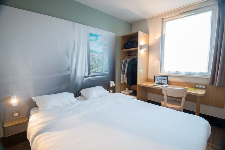 Room 8 of 40