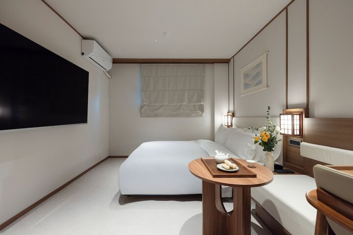 Room 6 of 51
