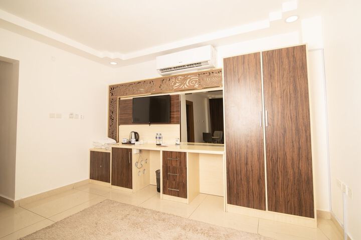 Room 3 of 36