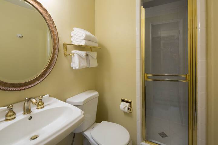 Room 18 of 23