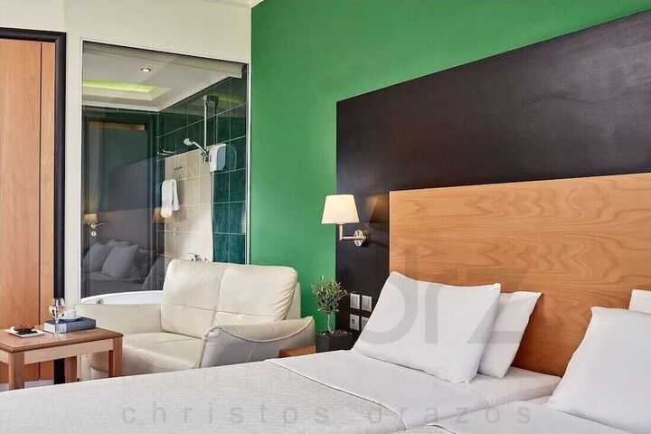 Room 27 of 106