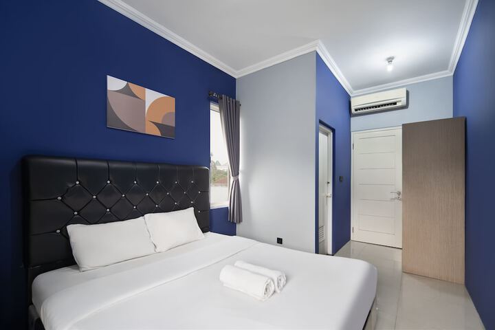 Room 6 of 13